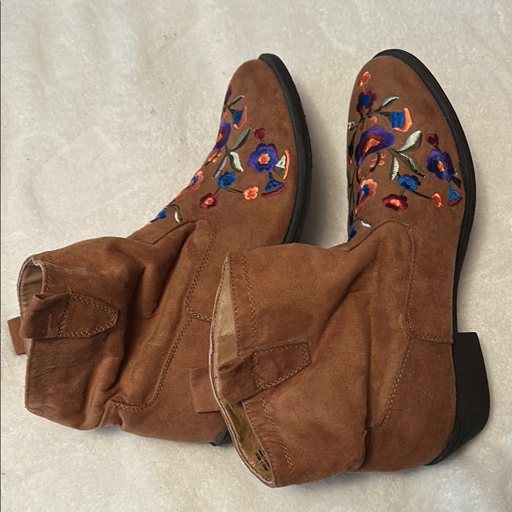 Mudd Brown Embroidered Ankle Booties - Picture 11 of 11